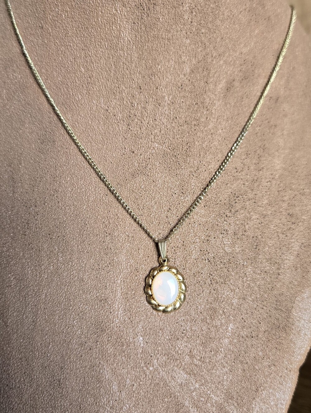 Vintage Style Faux Opal Pendant Necklace Gold Tone 16" Oval Cabochon